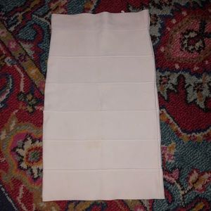 BCBG ALEXA WHITE BANDAGE POWER TEXTURE SKIRT